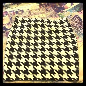 Never been worn Candies size S houndstooth skirt!